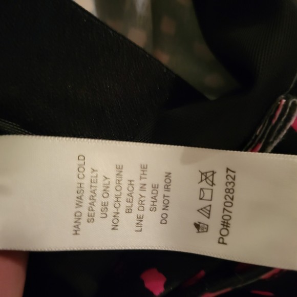 Swimsuits For All Tankini Top Black and Pink Size 18 Tiered Ruffle V Neck NWT - Picture 9 of 10